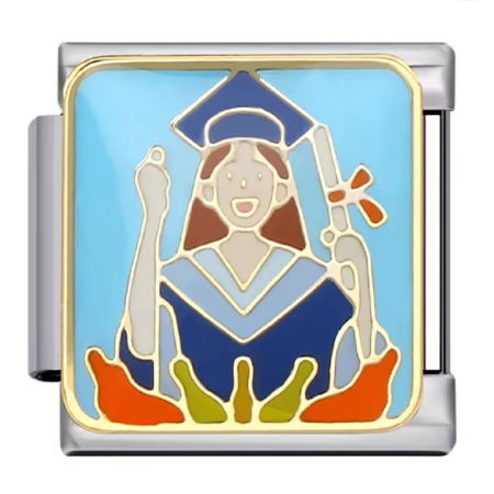 بنت مع شهادة تخرج