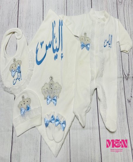 طقم مخمل ابيض تاج لولو مع دانتيل شامل التطريز